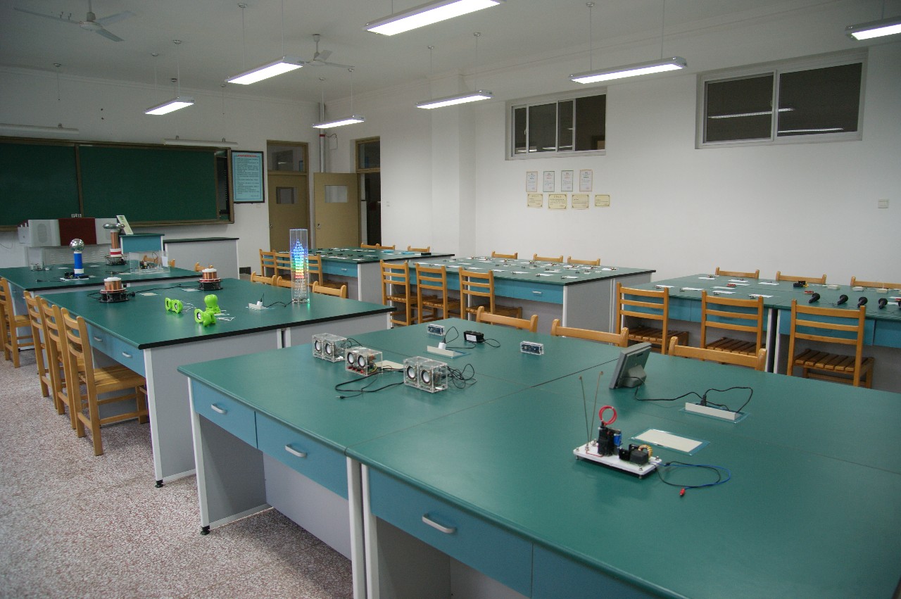 书香滋养的青春 麓中学校憩园文学社巡礼与办学成果实践展示